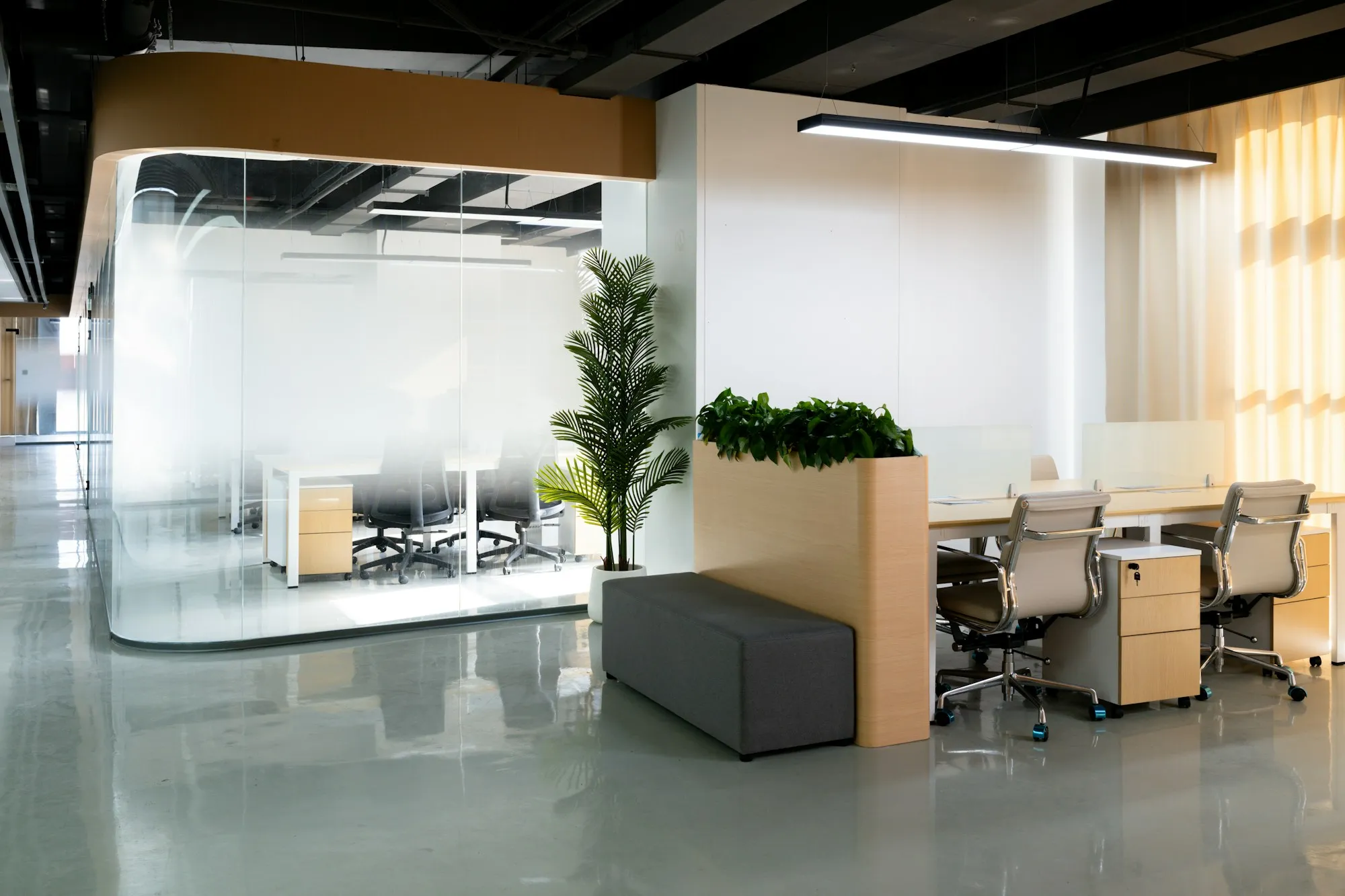 Bureaux modernes, lumineux et impeccables